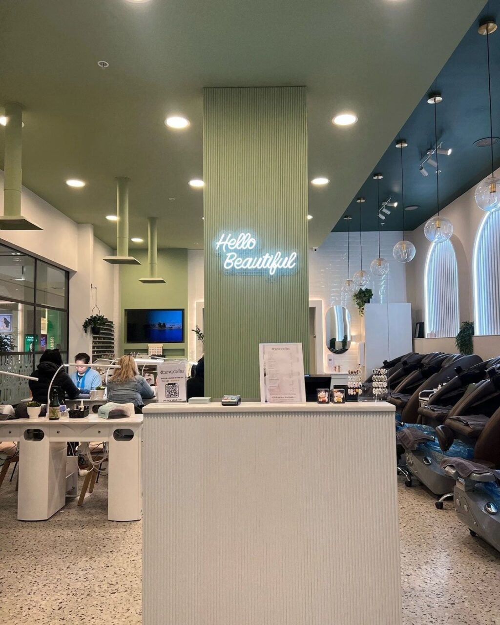 Hollywood Nails - salon reception in Tauranga